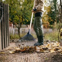 Fiskars Solid Houten Waaierhark met Platte Tanden FSC – 1077118-2