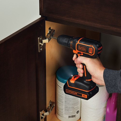 BLACK+DECKER BDCDC18B 18V 2x1.5Ah Schroefboor - 1 snelh | 2x 18V 1.5Ah accu's + 200mA Lader - BDCDC18B-QW-3