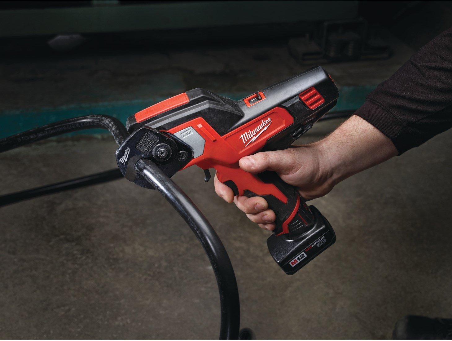 Milwaukee m12 cc hotsell