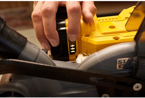 Stanley FATMAX SFMCS701M1 V20 18V Accu Afkortzaag | 190mm | 1x4.0Ah Accu - SFMCS701M1-QW-3